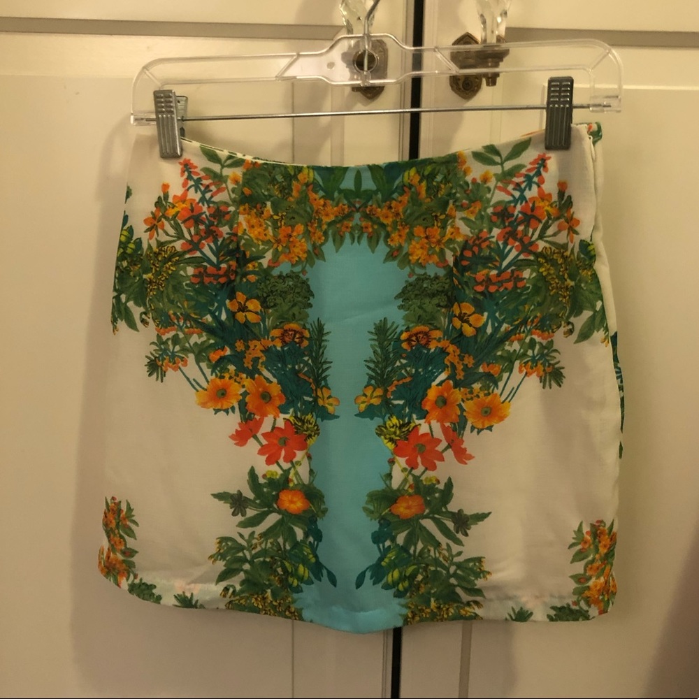 Lush white mini skirt with floral detailing